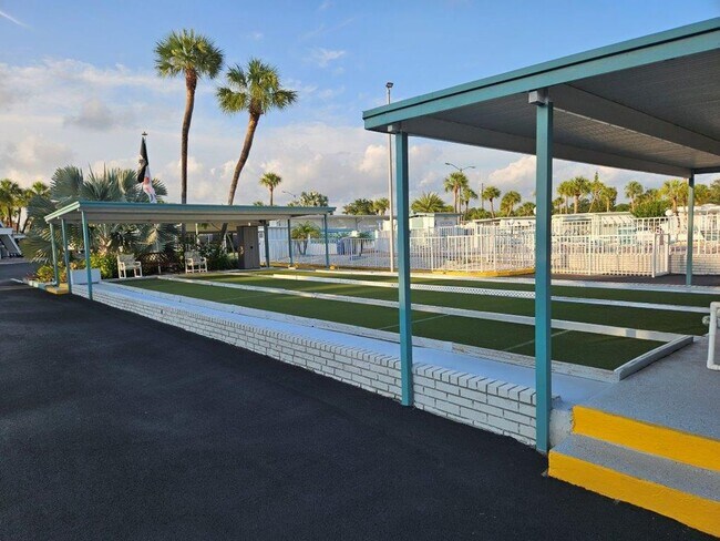 Building Photo - 4851 W Gandy Blvd