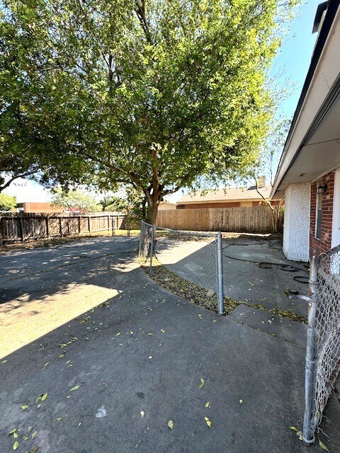 Building Photo - 215 Santa Monica St