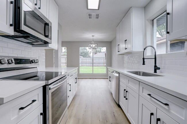 Building Photo - 2710 Virginia Colony Dr