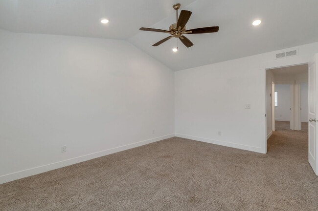 Building Photo - Beautiful Interior Townhouse - 3BD 3BA 2GA