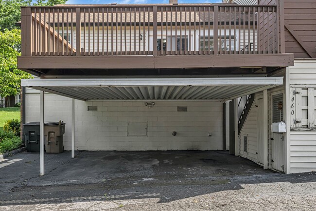 Building Photo - Brentwood/Crieve Hall end unit Condo -avai...