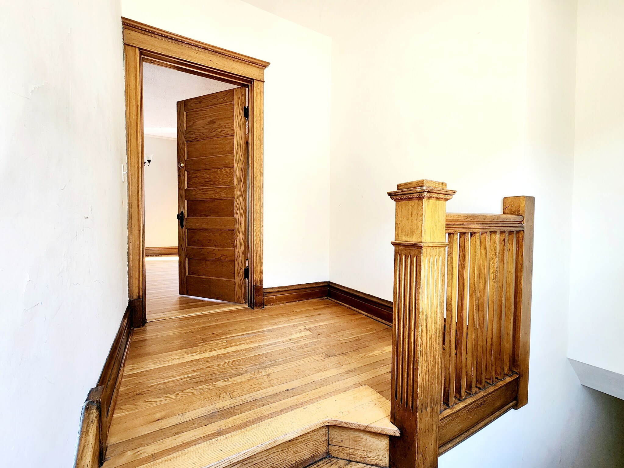 Spacious landing at unit's front door can accommodate a bench and coat/shoe racks - 3747 N Kostner Ave