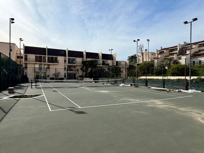 Building Photo - Furnished Malibu Condo Just Minutes from Pepperdine