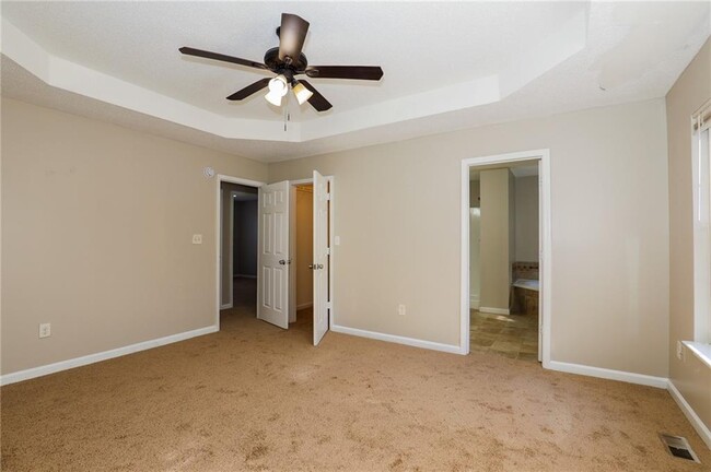 Building Photo - 5747 Graceland Dr SW