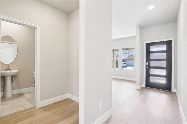 Building Photo - 2211 Gustavus Dr