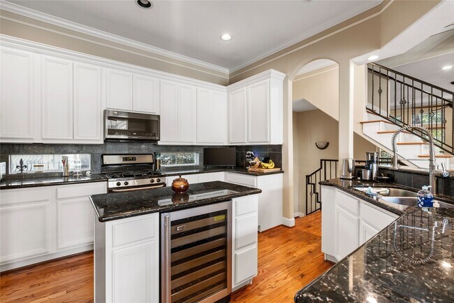 Building Photo - 408 Fowler St