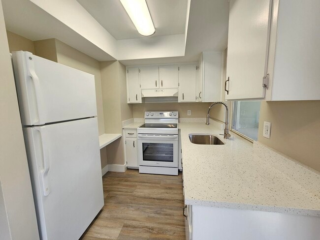 Building Photo - 2110 NE 41st St