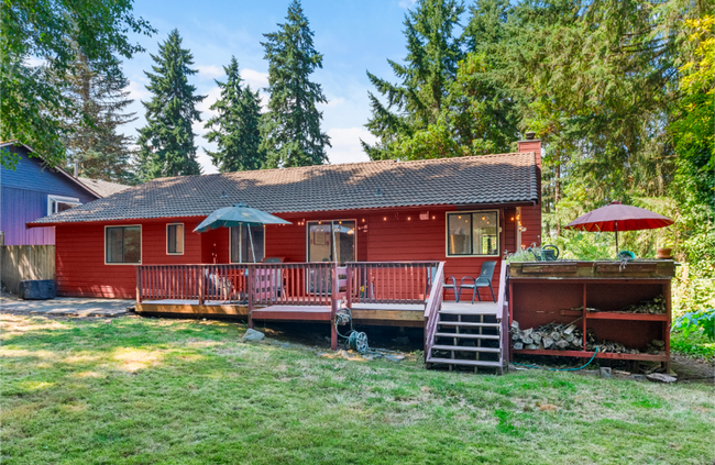 Building Photo - Tracyton Stunner! Available Now! 1/3 Acre FULLY Fenced.