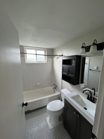 Building Photo - 816 Tokay Ln