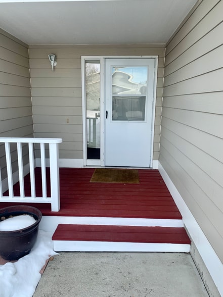 Building Photo - 104 S Yellowstone Ave