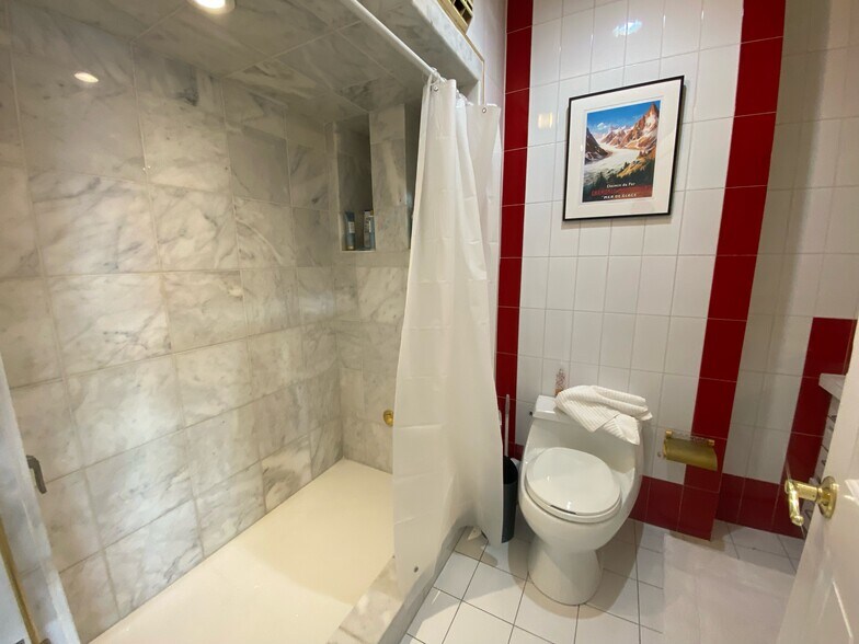 Building Photo - 21 Snow Hill St