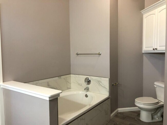 Building Photo - 1540 W Savannah Cir