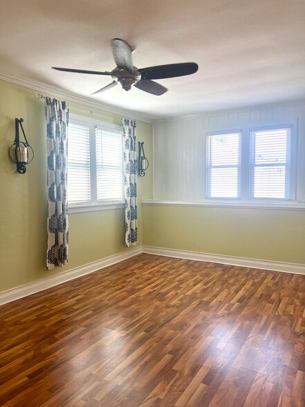 Building Photo - 211 King St