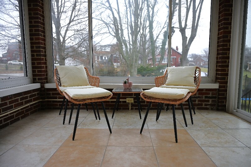 Building Photo - 21 Lake St