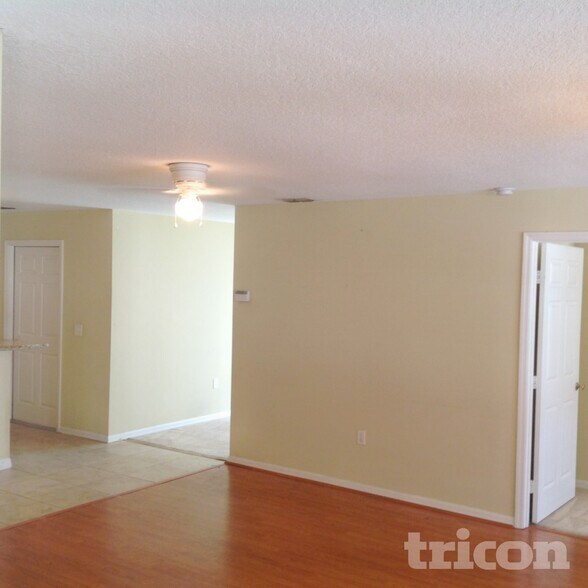 Building Photo - 10330 Summerview Cir