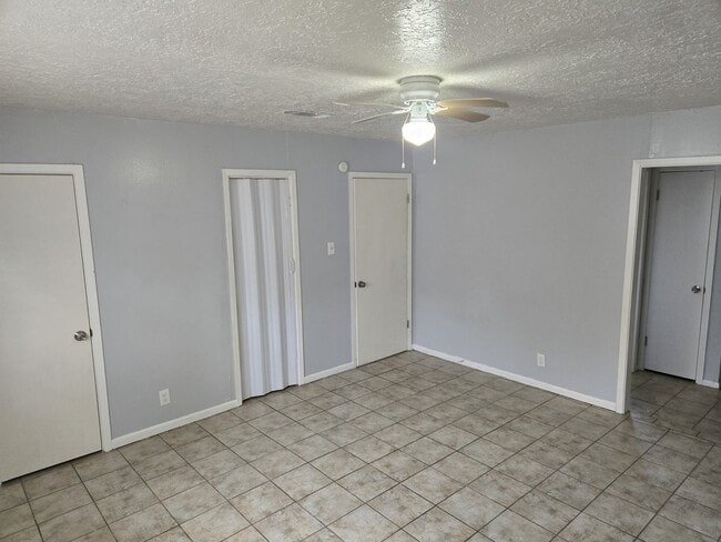Building Photo - 5270 Wildwood Dr