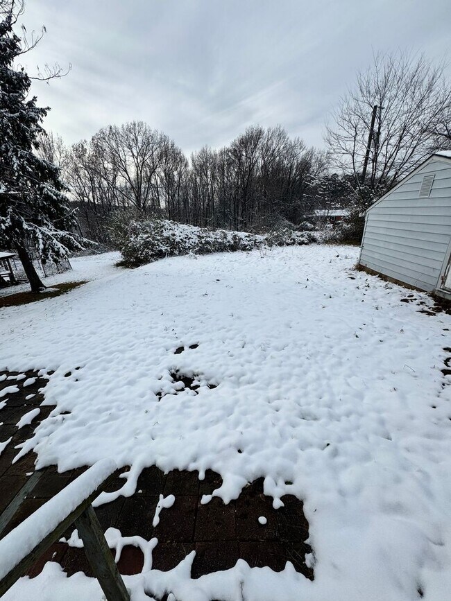 Building Photo - 3 bed 1.5 bath house near Church Hill