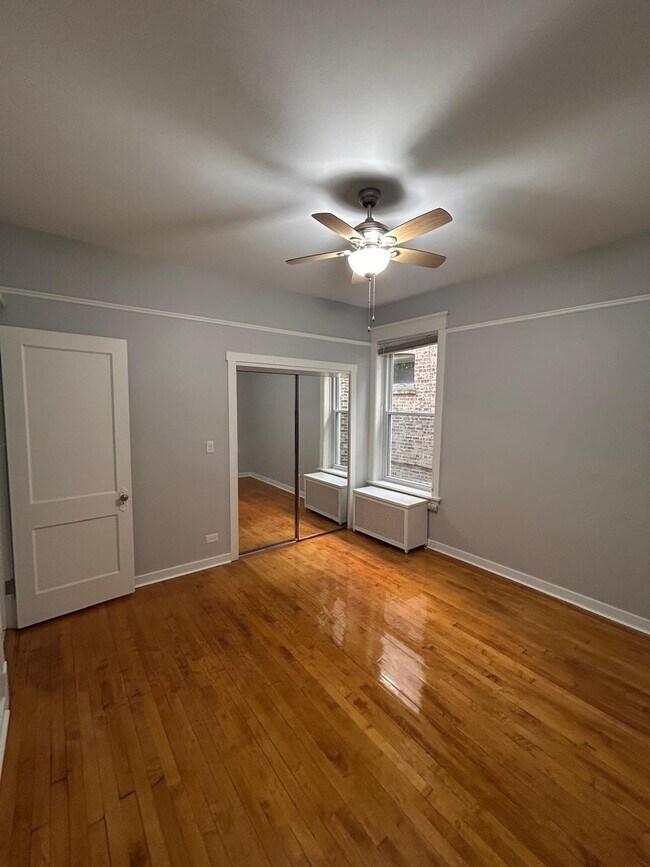 Building Photo - 1263 W Thorndale Ave