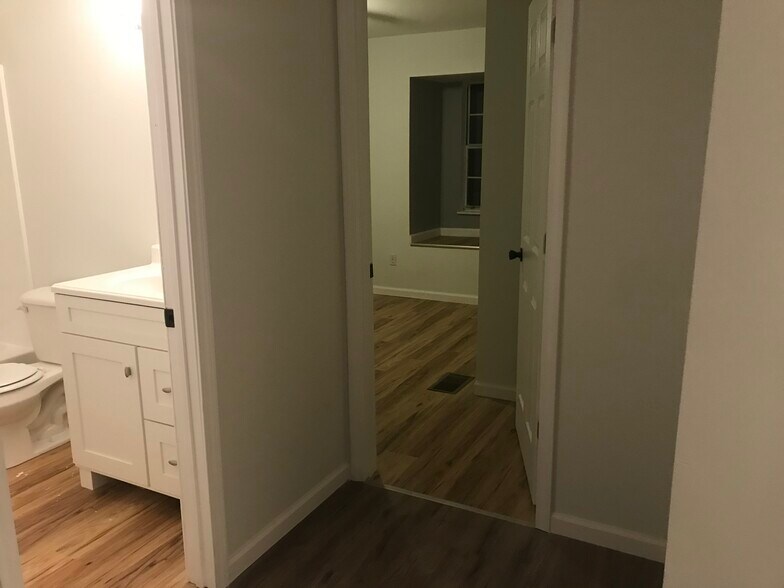 Building Photo - 1014 Kurze Ave