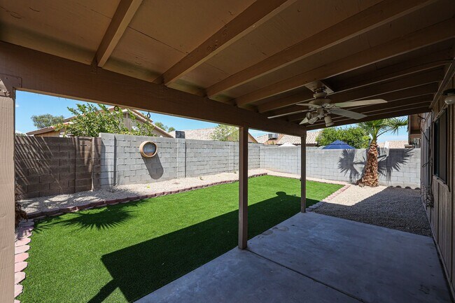 Building Photo - Beautifully renovated 3 bedroom 2 bathroom...