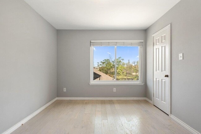 Building Photo - 10408 Loring Dr