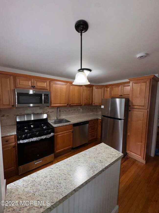 Building Photo - 146 Manor Dr