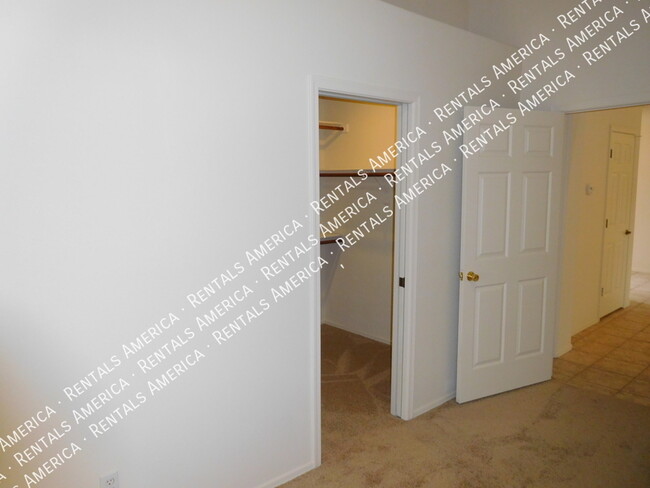 Building Photo - 5747 N 105th Ln