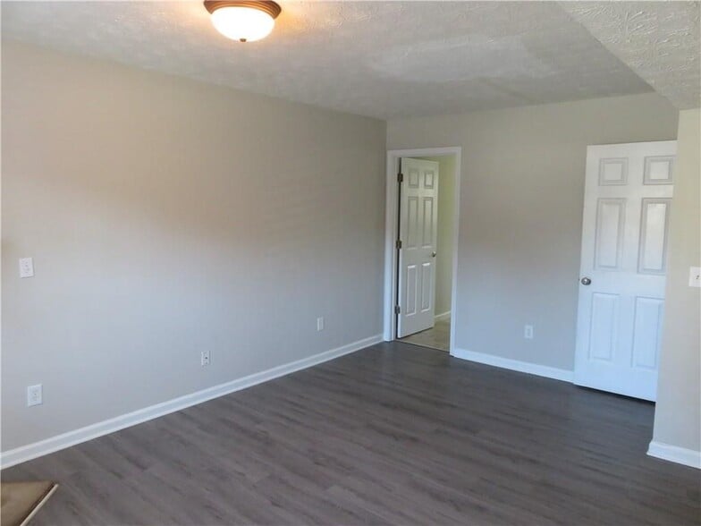 Building Photo - 204 Twin Pines Ct