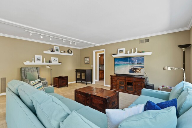 Building Photo - Surf City's Best Vacation Rental in HB!