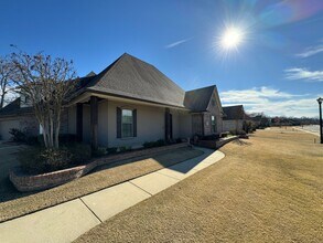 Building Photo - Gated Community close to Barksdale Air Force Base...