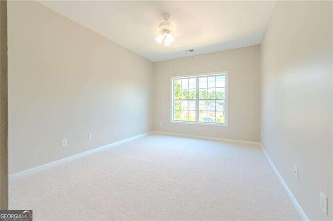 Building Photo - 17 Village Glen