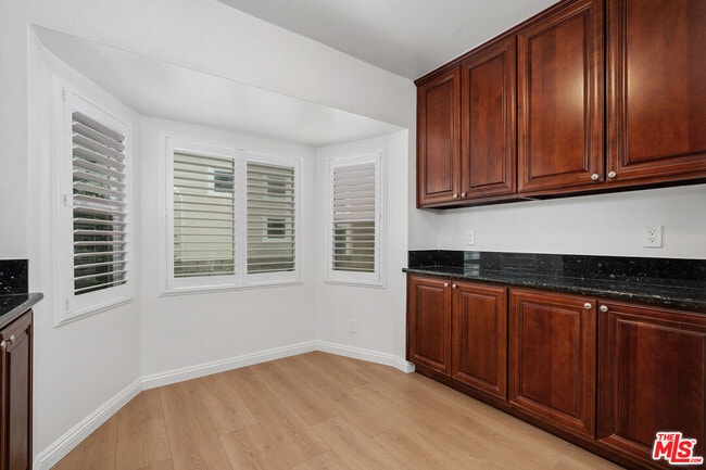 Building Photo - 827 23rd St