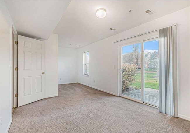 Building Photo - 526 Cherry Orchard Rd