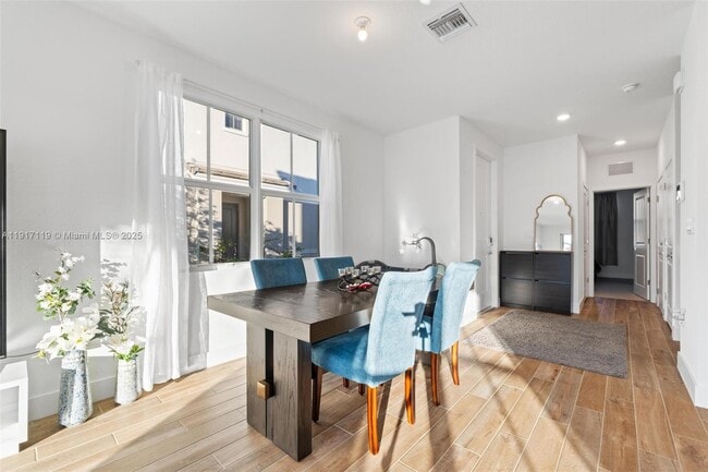 Building Photo - 210 SW 170th Ave