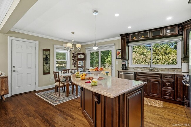 Building Photo - 110 Topland Rd