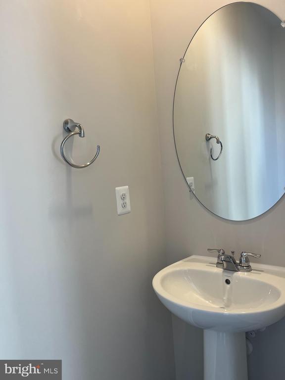 Building Photo - 121 Canning Rd