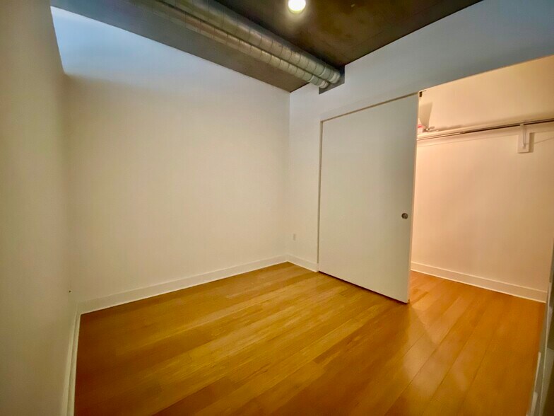 Building Photo - 1926 W Burnside St