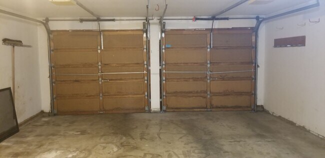 Building Photo - 3 BEDROOM CLOSE TO TIGARD HIGH SCHOOL