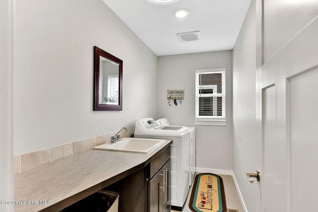 Building Photo - Coeur d'Alene Place – 3 Bed, 2.5 Bath Home...