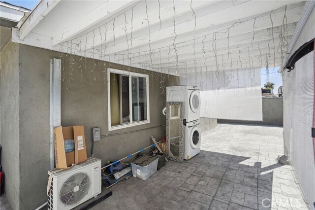 Building Photo - 1109 S Dacotah St