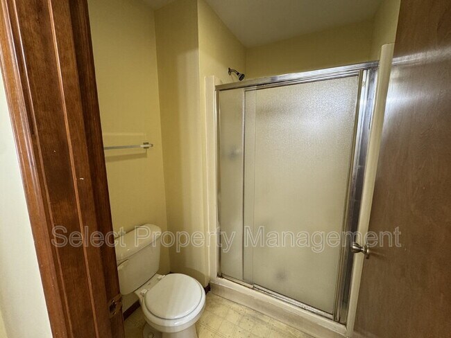 Building Photo - 1504 Flagstone Dr