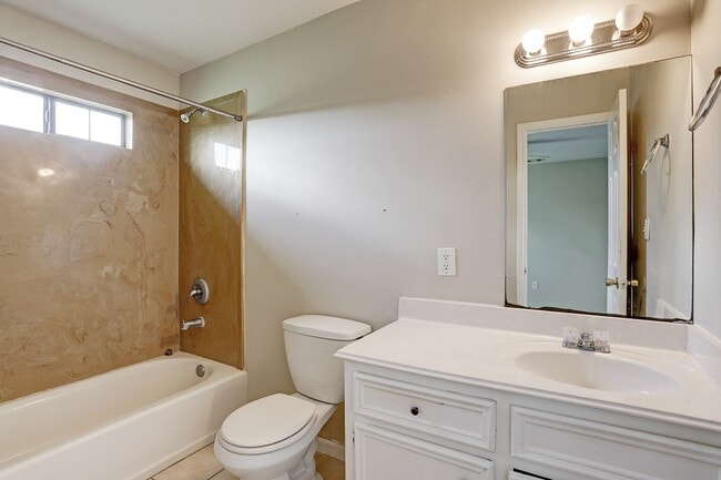 Building Photo - 330 6th St