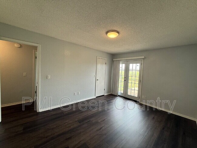 Building Photo - 322 W Quantico St