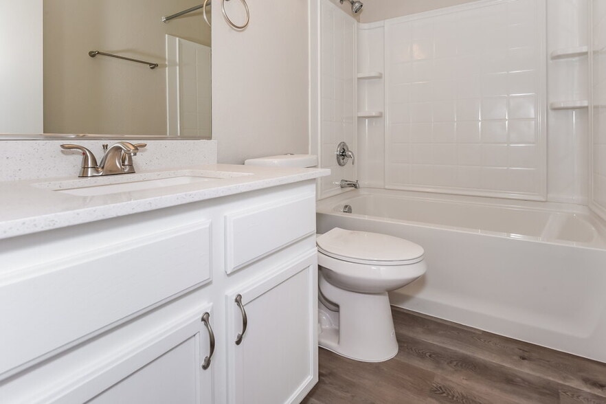 Building Photo - 6033 Highland Gardens Dr