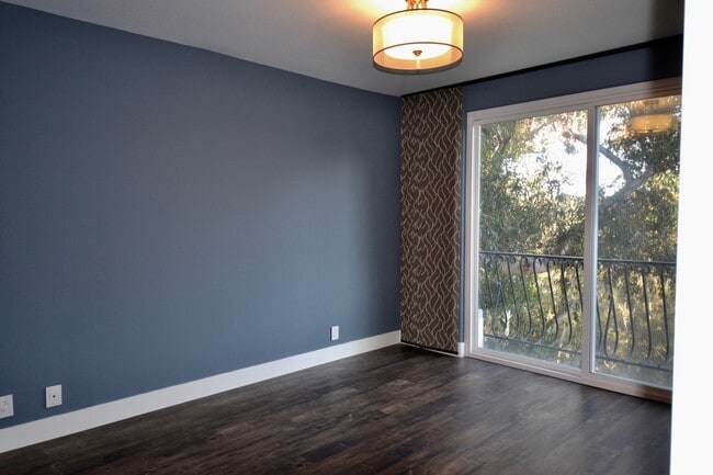 Building Photo - Bankers Hill – 2 BD, 2.5 BA! Two Assigned ...