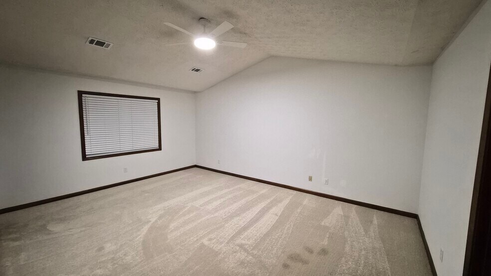 Building Photo - 490 Julius Dr