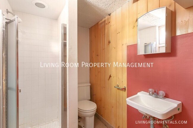 Building Photo - 3010 SE 36th Ave