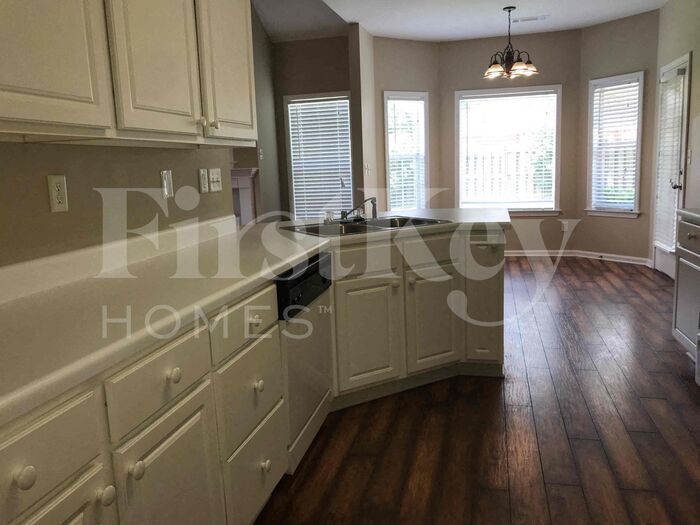 Building Photo - 995 Nesting Wood Cir W