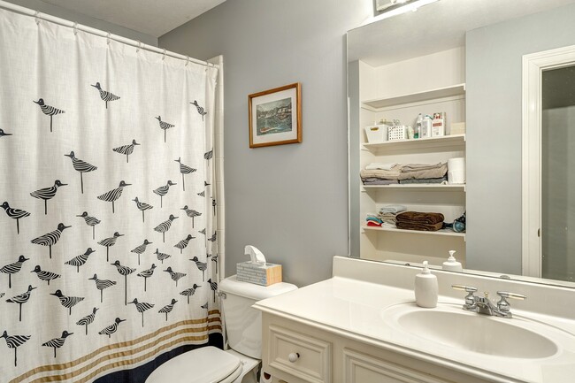 Building Photo - 1933 Haddon St