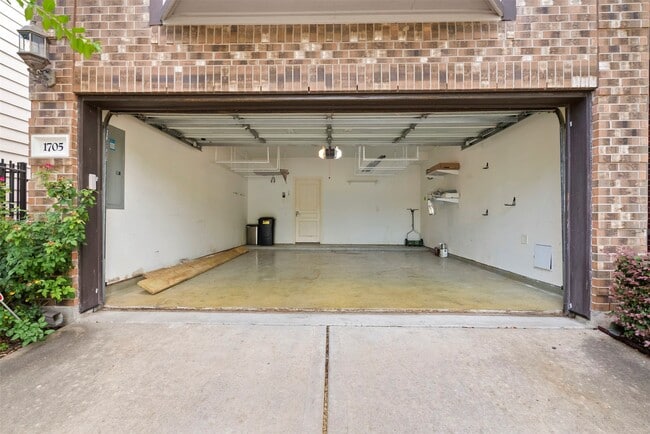 Building Photo - 1705 W T C Jester Blvd